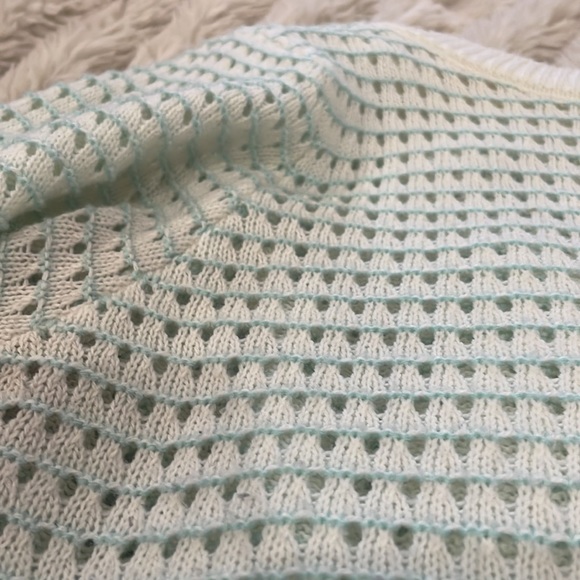 Zenana outfitters size large aqua and off white sweater with slit in the back - Picture 3 of 3